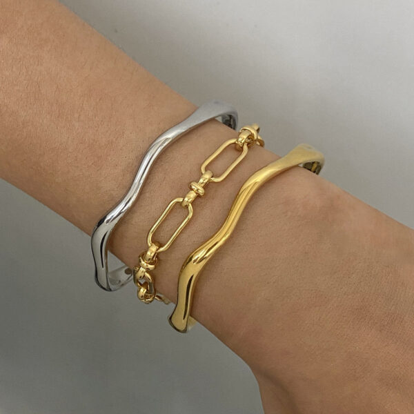 Classic Open 18K Plain Bracelet - Image 2